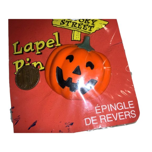 Carlton Cards Pumpkin Lapel Pin - Picture 4 of 6
